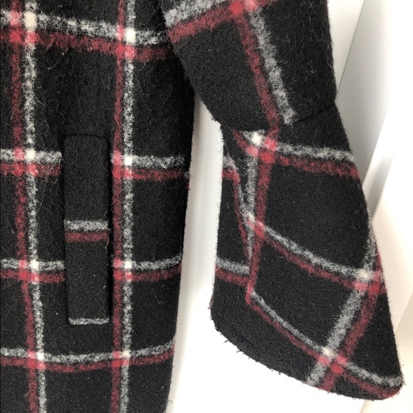 BB Dakota Coat - Picture 3 of 9